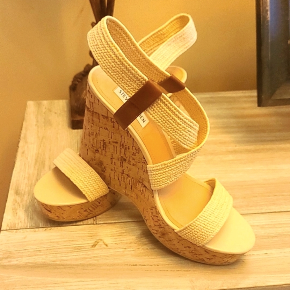 Women's Size 10M Steve Madden Wedge Platform Heels